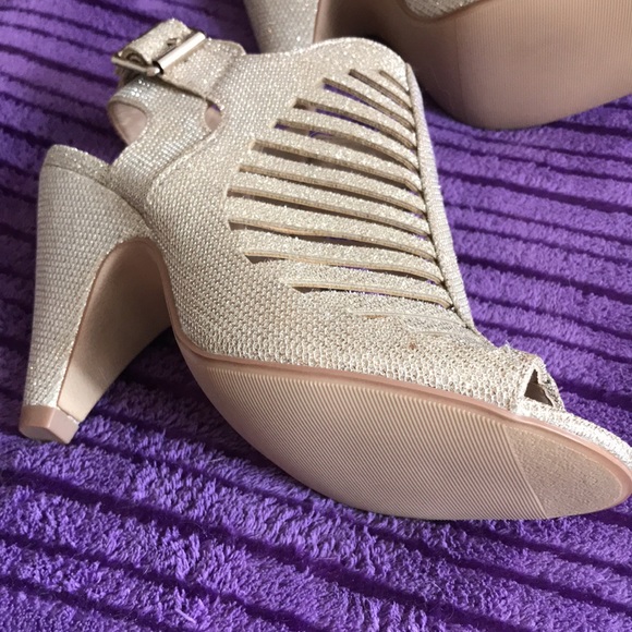 Heart in D Strappy Glitter Open-Toe Heels, Size 6 - Picture 13 of 17